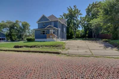 323 E 9th St