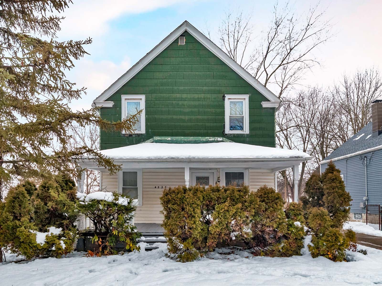 4252 E 163rd St, Cleveland, OH 44128