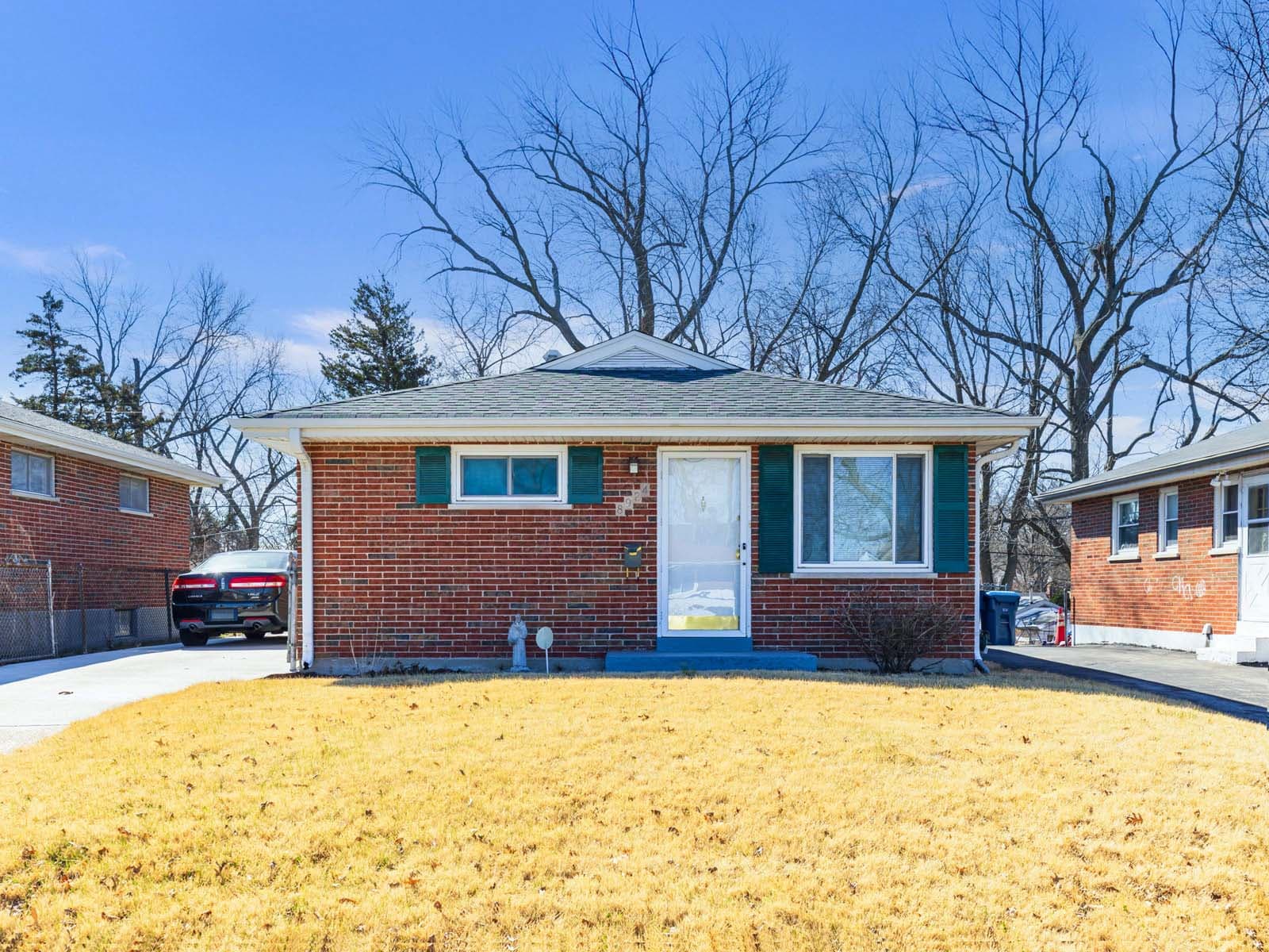 8924 Bessemer Ave, St. Louis, MO 63134