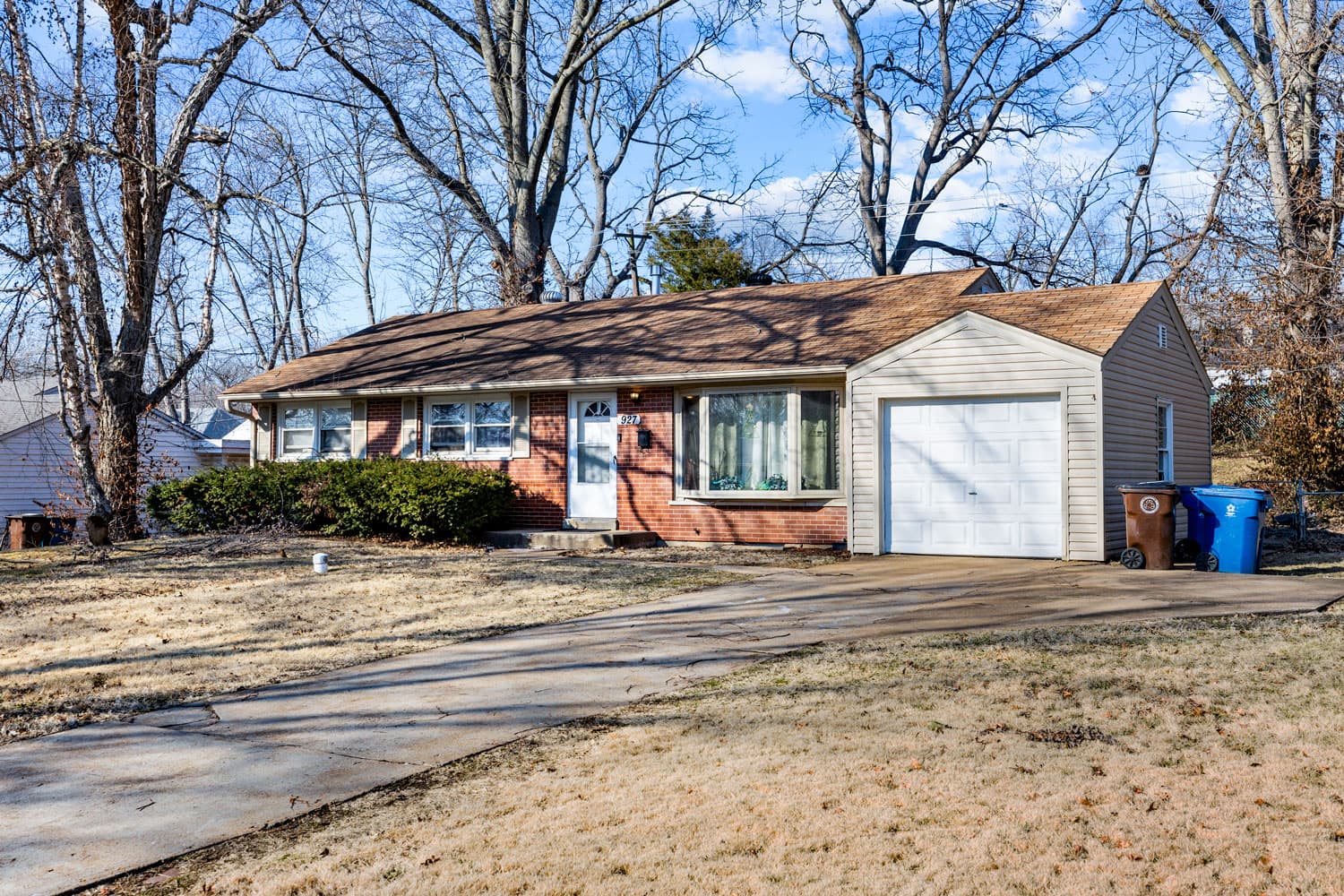 927 Buckeye Dr, St. Louis, MO 63135