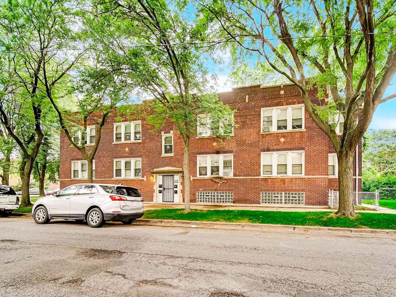 350 E 74th St, Chicago, IL 60619