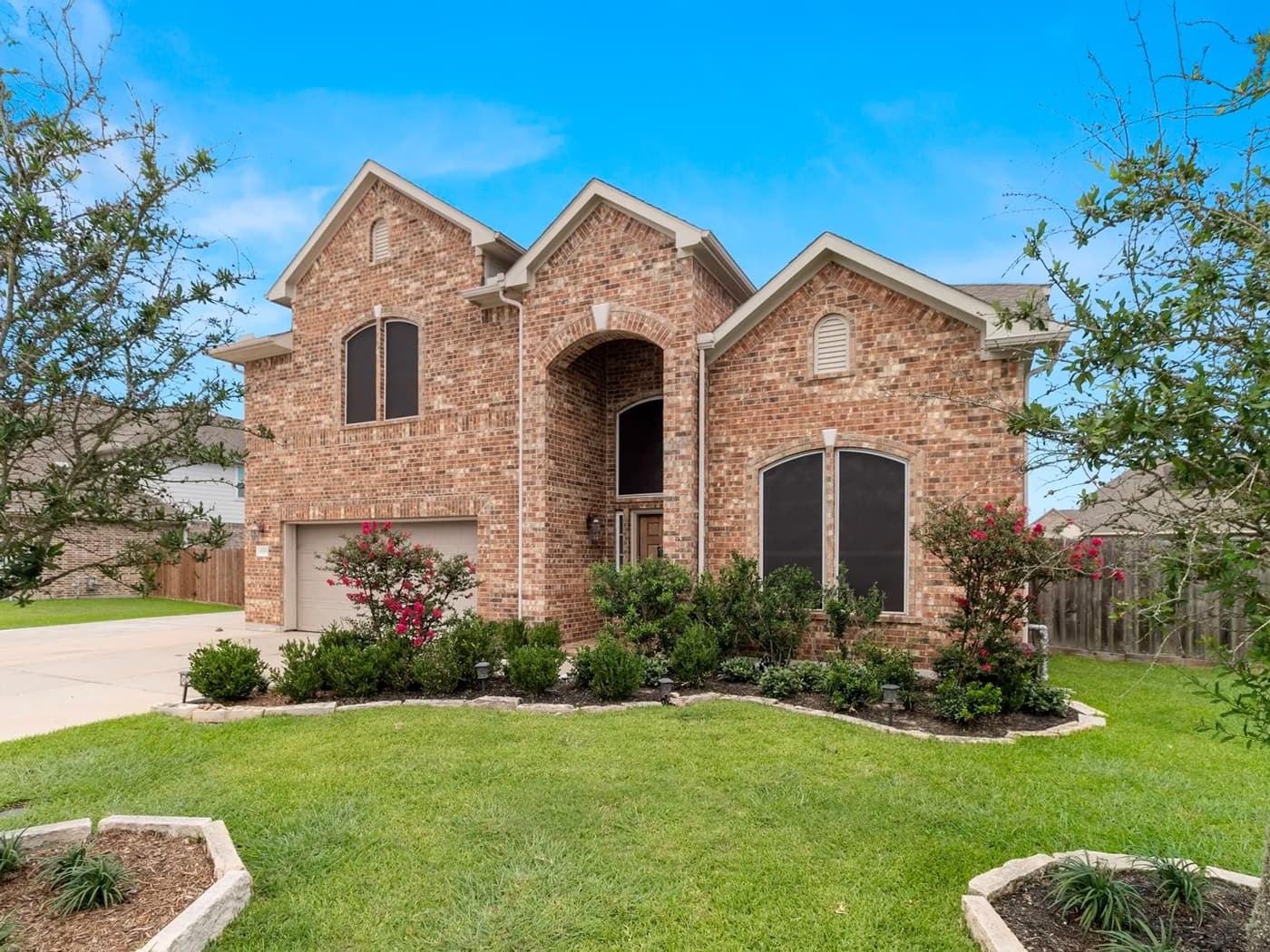 9518 Franklin Dr, Mont Belvieu, TX 77523