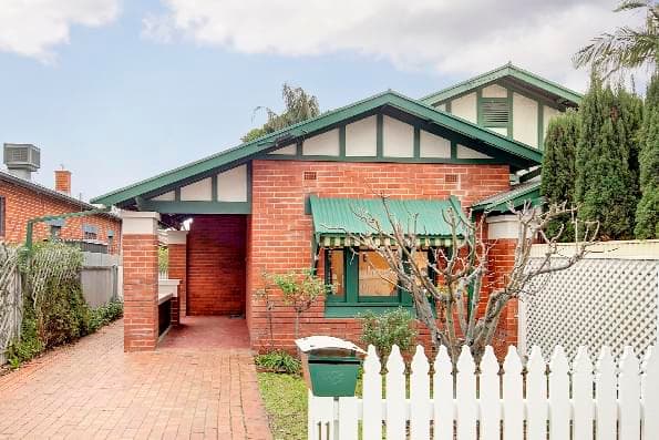 2/11 Arnold Street
